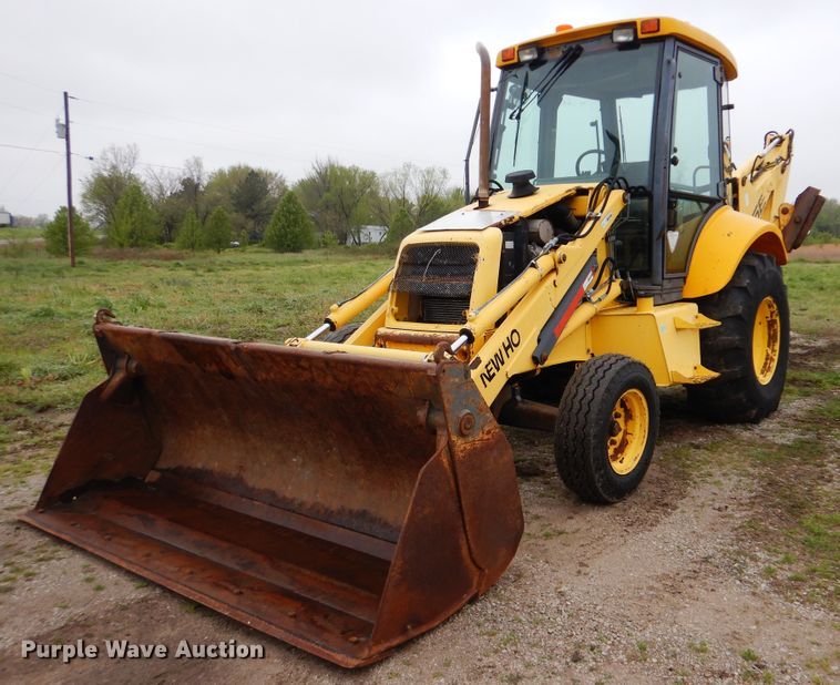 image for item GF9152 2000 New Holland 675E  backhoe