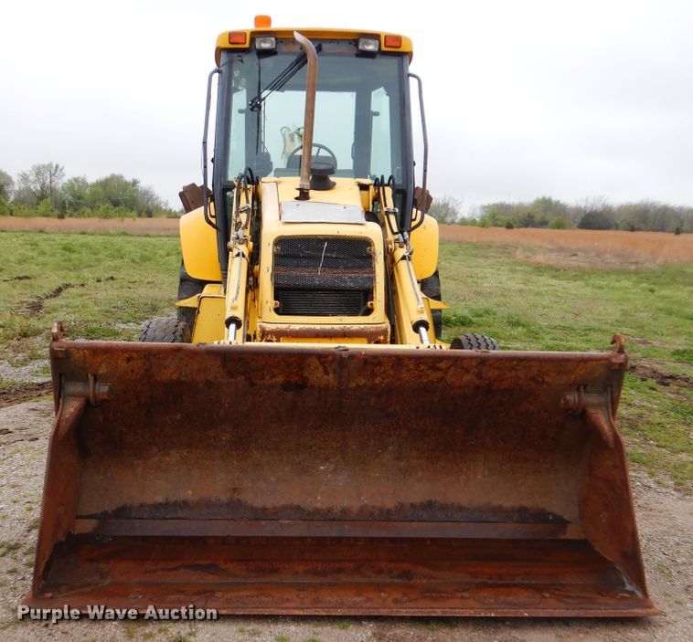 image for item GF9152 2000 New Holland 675E  backhoe