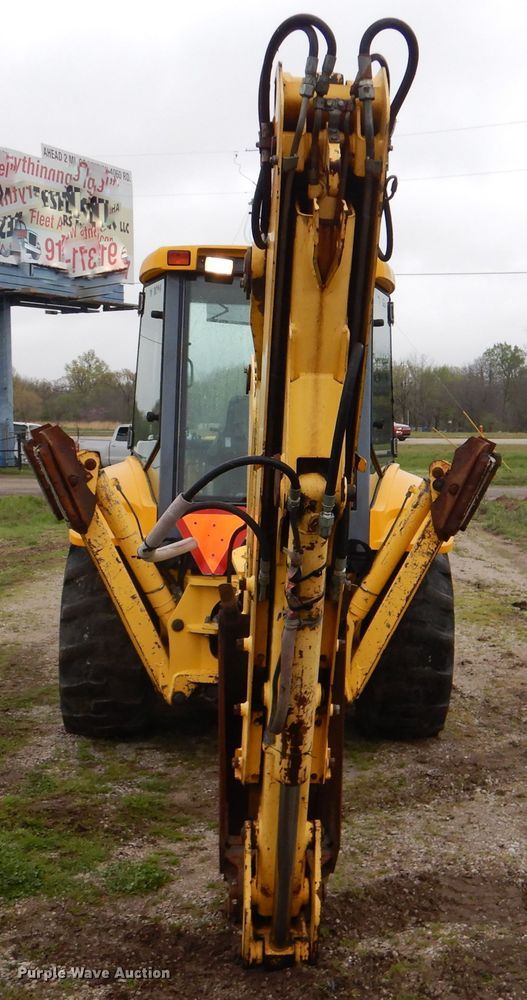 image for item GF9152 2000 New Holland 675E  backhoe
