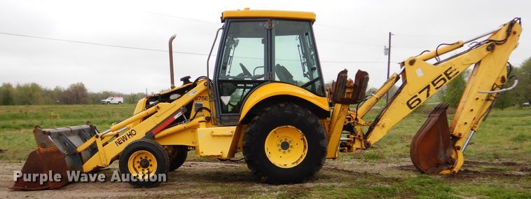 image for item GF9152 2000 New Holland 675E  backhoe