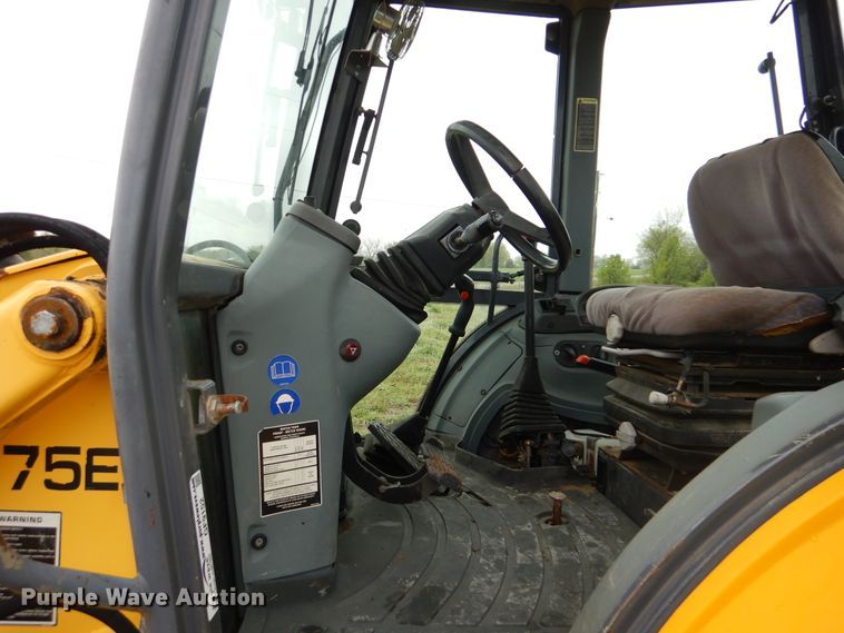 image for item GF9152 2000 New Holland 675E  backhoe