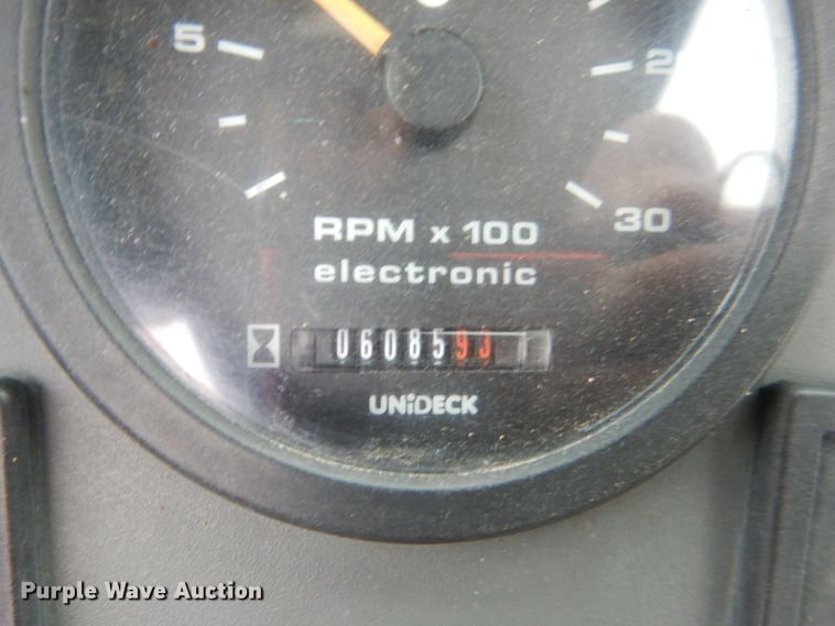 image for item GF9152 2000 New Holland 675E  backhoe