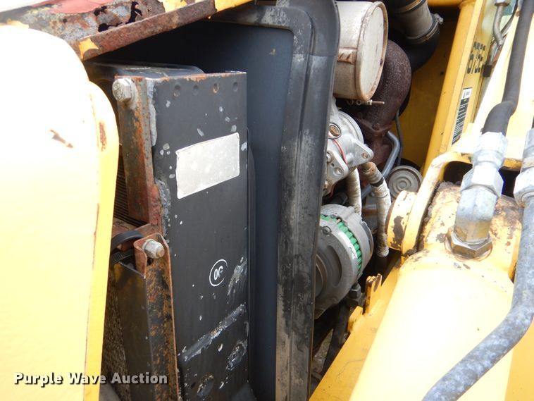 image for item GF9152 2000 New Holland 675E  backhoe