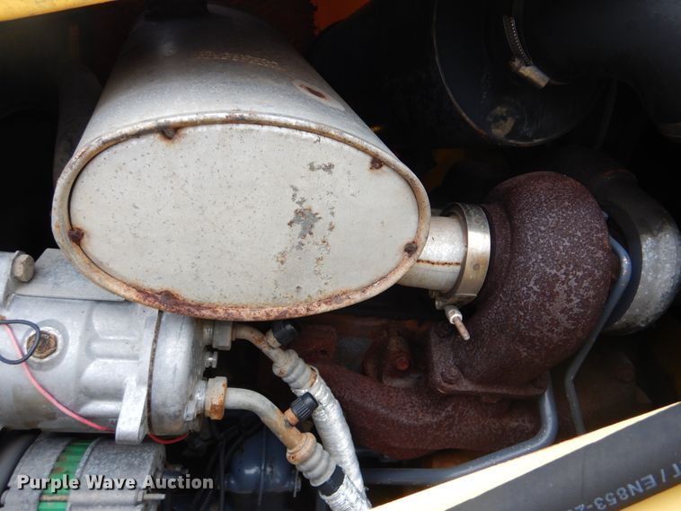 image for item GF9152 2000 New Holland 675E  backhoe