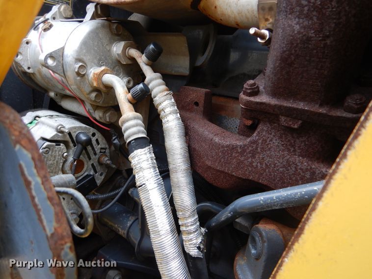 image for item GF9152 2000 New Holland 675E  backhoe