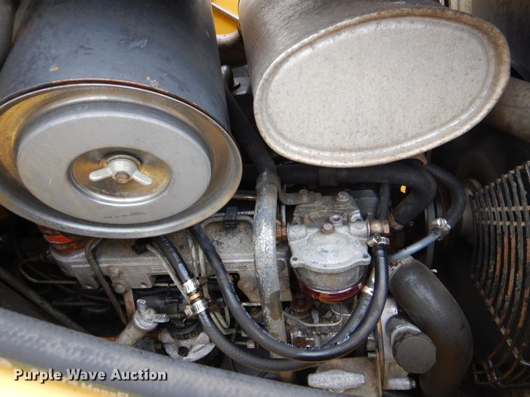 image for item GF9152 2000 New Holland 675E  backhoe