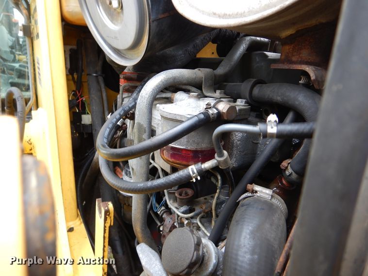 image for item GF9152 2000 New Holland 675E  backhoe