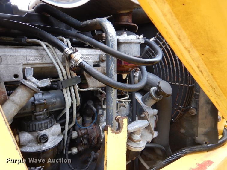 image for item GF9152 2000 New Holland 675E  backhoe