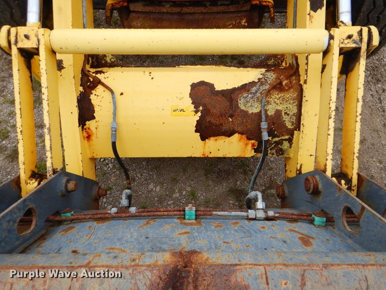 image for item GF9152 2000 New Holland 675E  backhoe