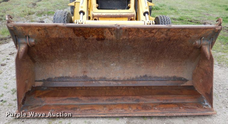 image for item GF9152 2000 New Holland 675E  backhoe