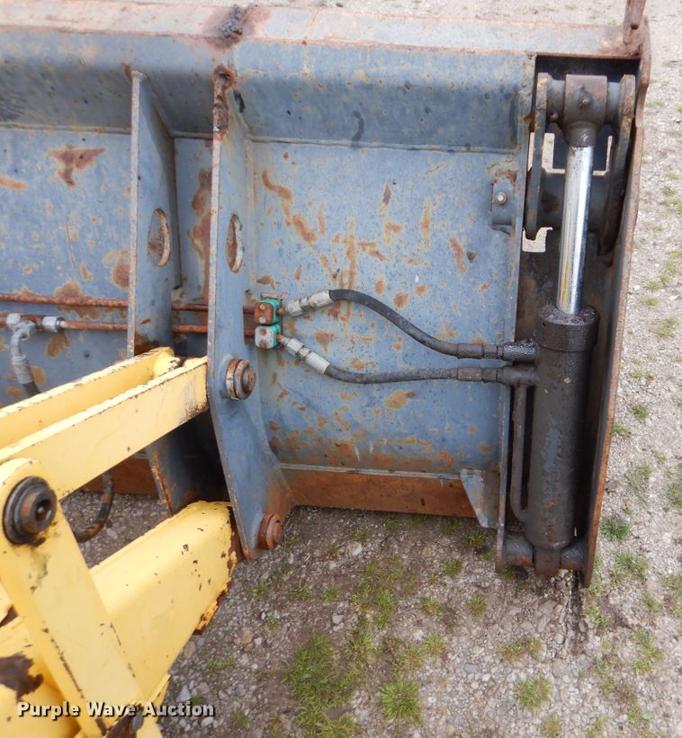 image for item GF9152 2000 New Holland 675E  backhoe