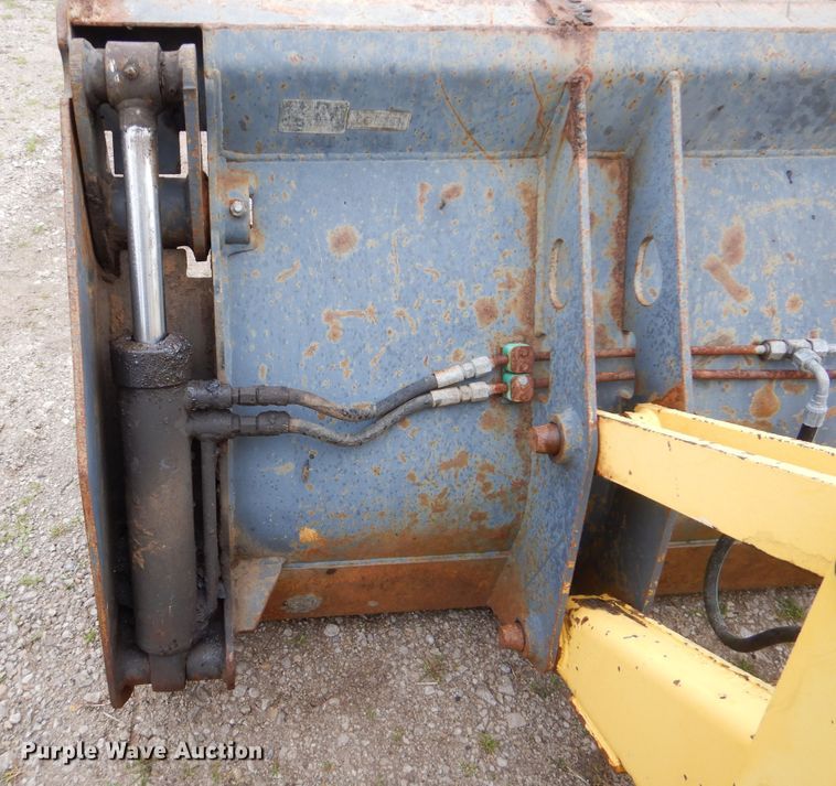 image for item GF9152 2000 New Holland 675E  backhoe