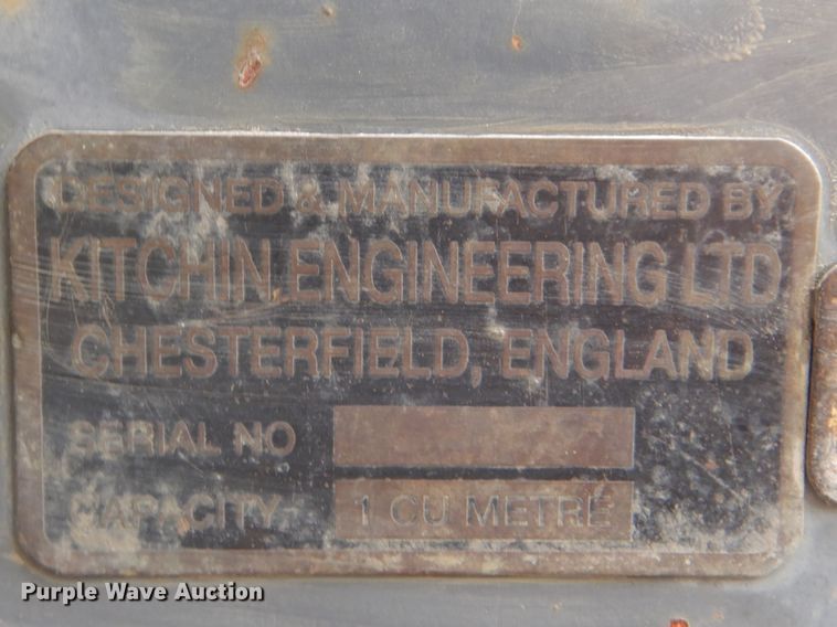 image for item GF9152 2000 New Holland 675E  backhoe