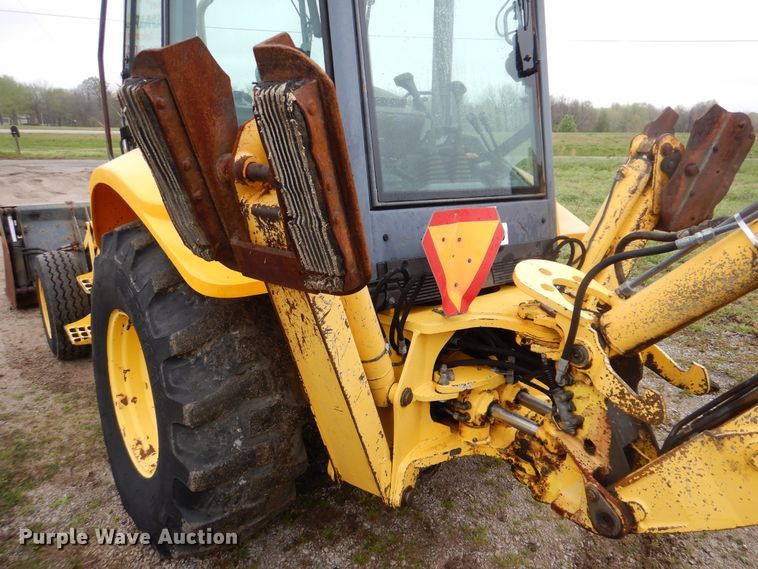 image for item GF9152 2000 New Holland 675E  backhoe