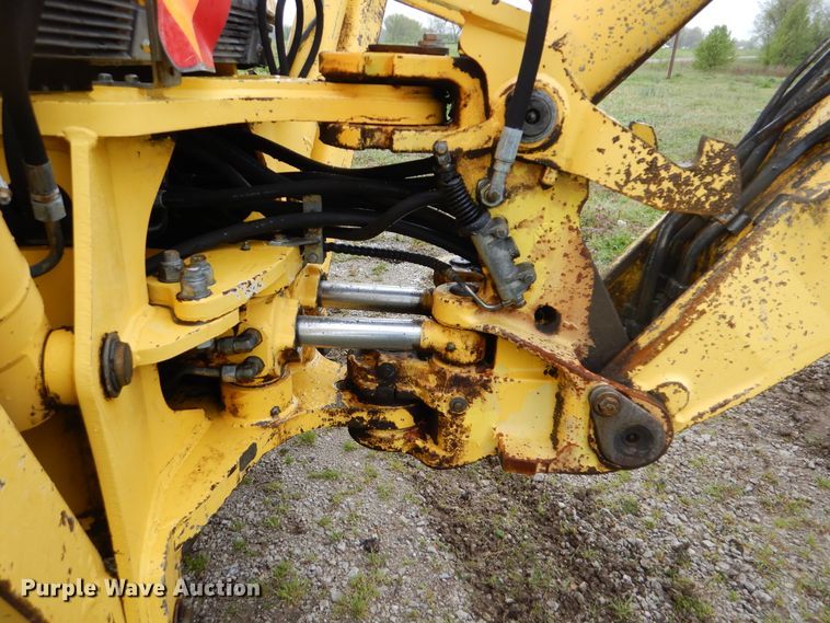 image for item GF9152 2000 New Holland 675E  backhoe