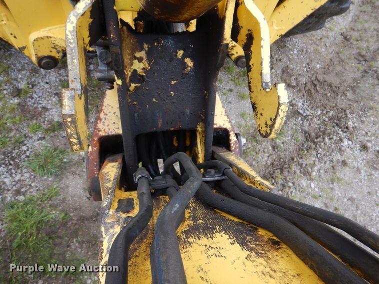 image for item GF9152 2000 New Holland 675E  backhoe