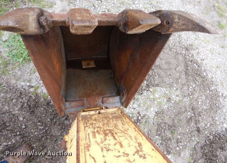 image for item GF9152 2000 New Holland 675E  backhoe