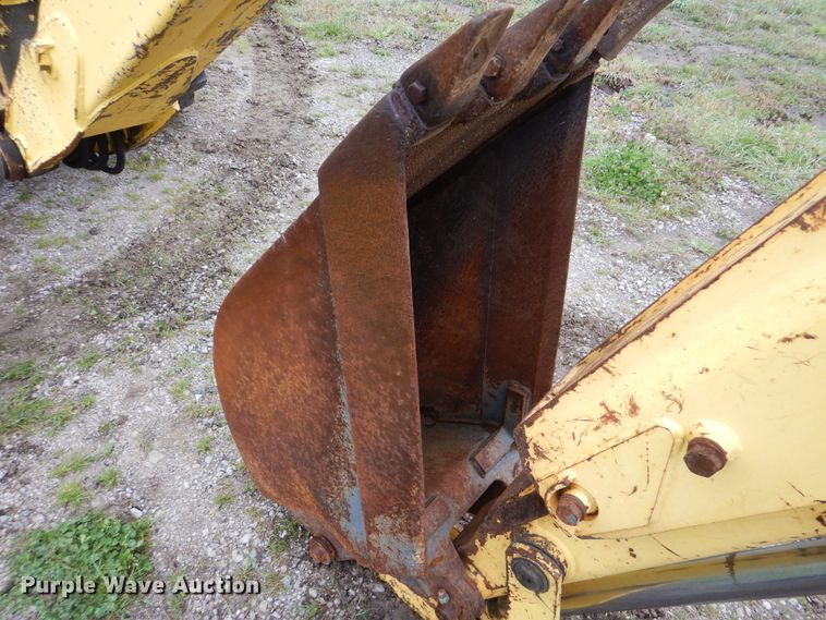 image for item GF9152 2000 New Holland 675E  backhoe