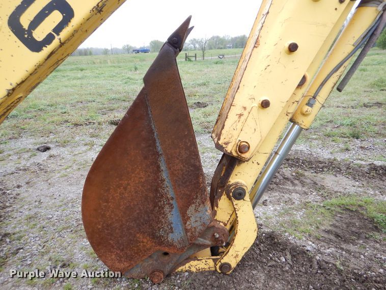 image for item GF9152 2000 New Holland 675E  backhoe