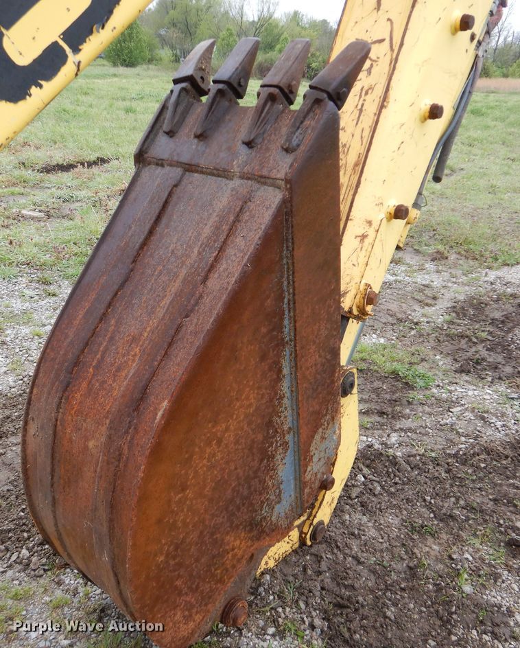 image for item GF9152 2000 New Holland 675E  backhoe