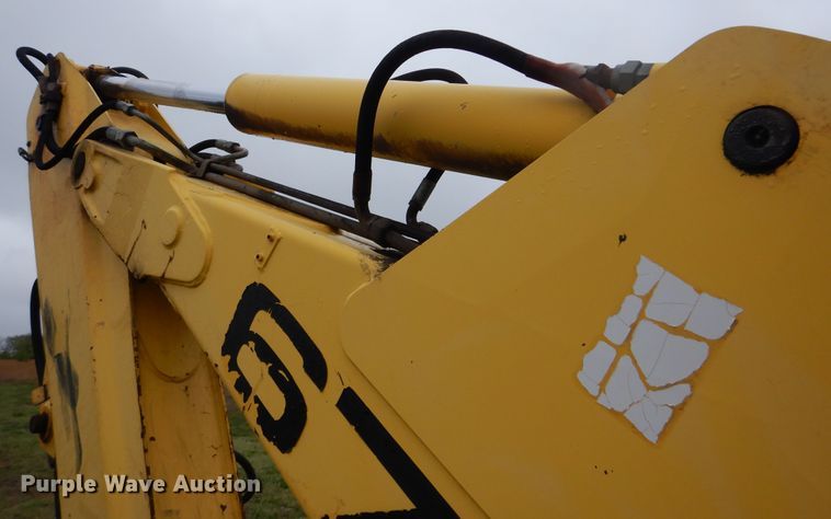 image for item GF9152 2000 New Holland 675E  backhoe