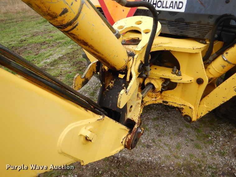 image for item GF9152 2000 New Holland 675E  backhoe