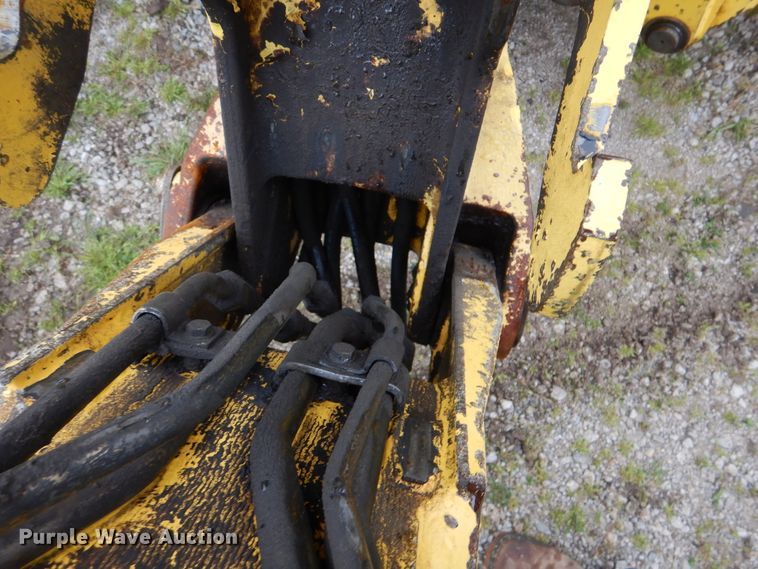 image for item GF9152 2000 New Holland 675E  backhoe