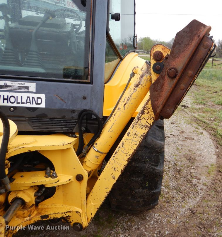 image for item GF9152 2000 New Holland 675E  backhoe