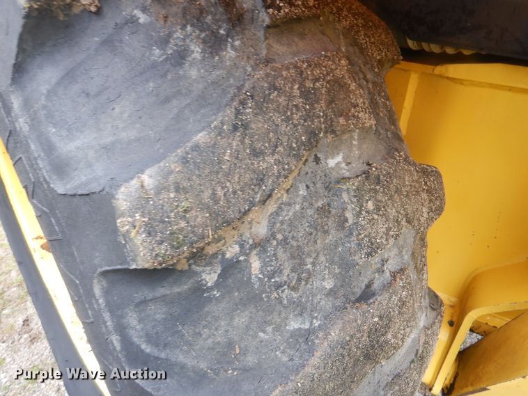 image for item GF9152 2000 New Holland 675E  backhoe