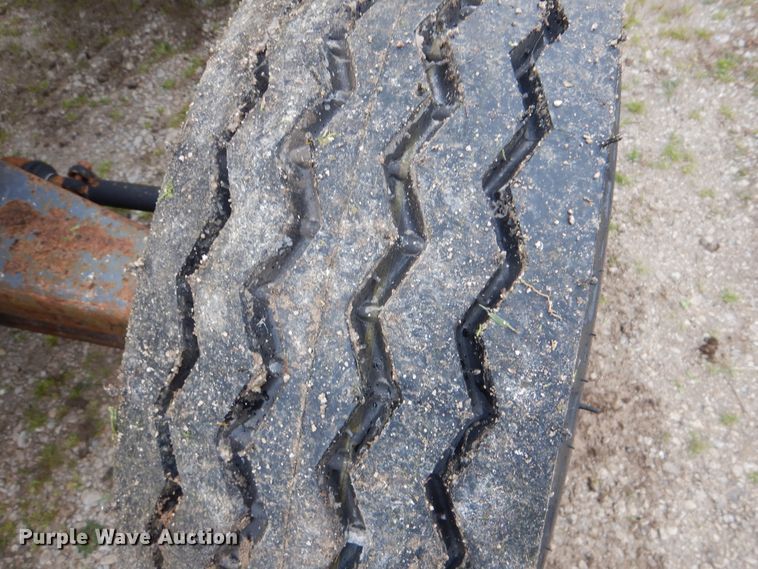 image for item GF9152 2000 New Holland 675E  backhoe