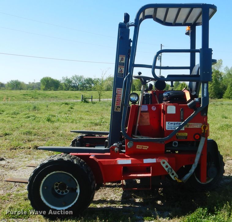 image for item GF9156 Moffett M5500N4W forklift
