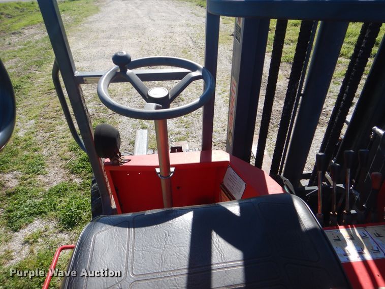 image for item GF9156 Moffett M5500N4W forklift