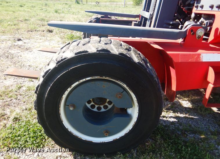 image for item GF9156 Moffett M5500N4W forklift