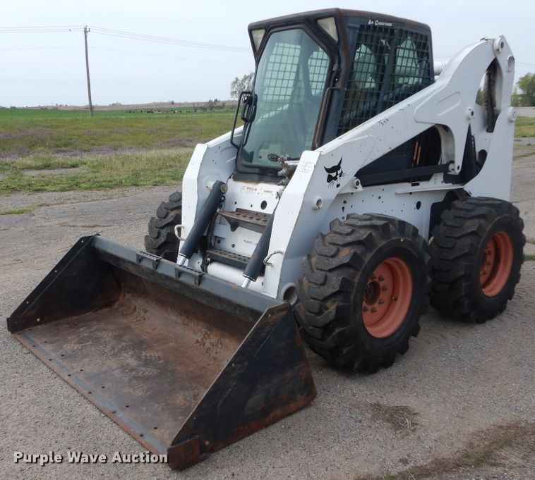 image for item GK9183 2007 Bobcat S330  skid steer loader