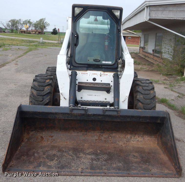 image for item GK9183 2007 Bobcat S330  skid steer loader
