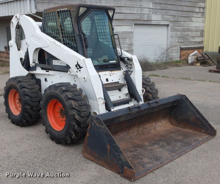 image for item GK9183 2007 Bobcat S330  skid steer loader