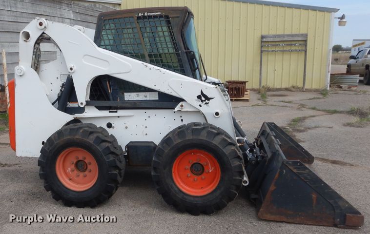 image for item GK9183 2007 Bobcat S330  skid steer loader