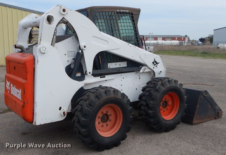 image for item GK9183 2007 Bobcat S330  skid steer loader