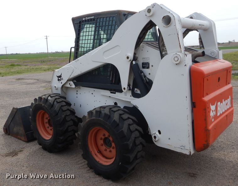 image for item GK9183 2007 Bobcat S330  skid steer loader