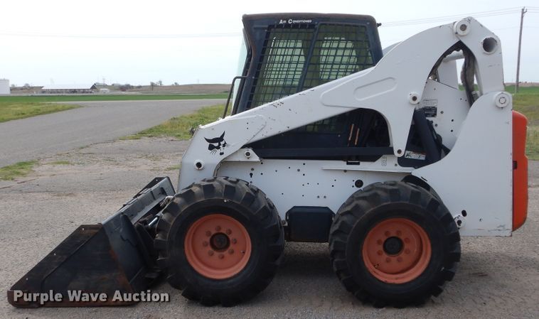 image for item GK9183 2007 Bobcat S330  skid steer loader