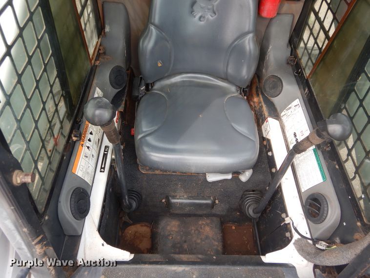 image for item GK9183 2007 Bobcat S330  skid steer loader