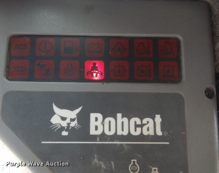 image for item GK9183 2007 Bobcat S330  skid steer loader