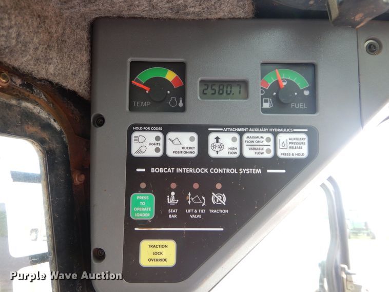 image for item GK9183 2007 Bobcat S330  skid steer loader