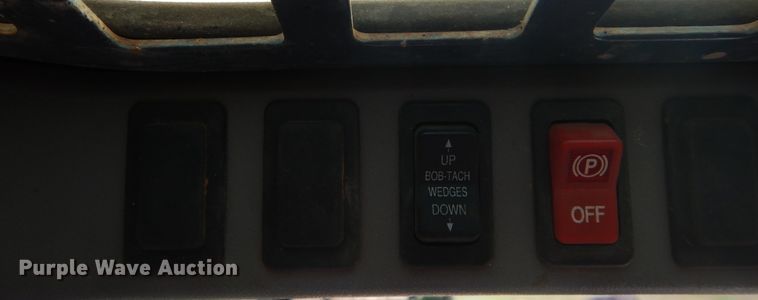 image for item GK9183 2007 Bobcat S330  skid steer loader