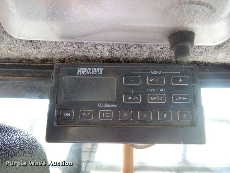 image for item GK9183 2007 Bobcat S330  skid steer loader