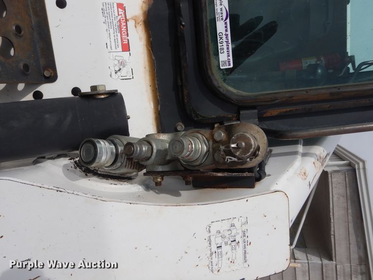 image for item GK9183 2007 Bobcat S330  skid steer loader