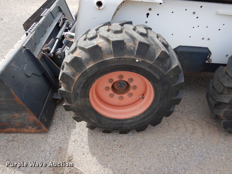image for item GK9183 2007 Bobcat S330  skid steer loader