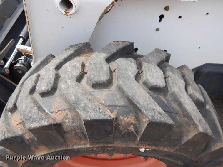 image for item GK9183 2007 Bobcat S330  skid steer loader