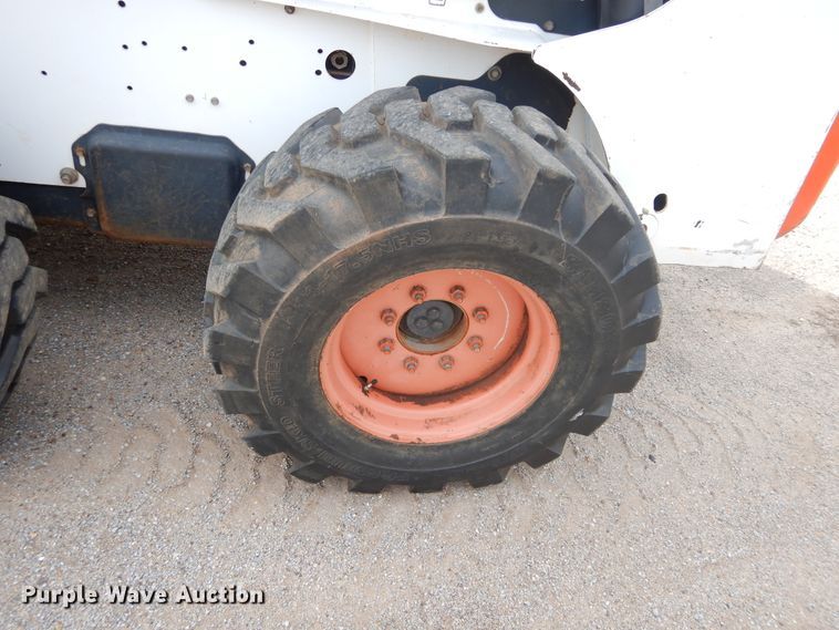image for item GK9183 2007 Bobcat S330  skid steer loader