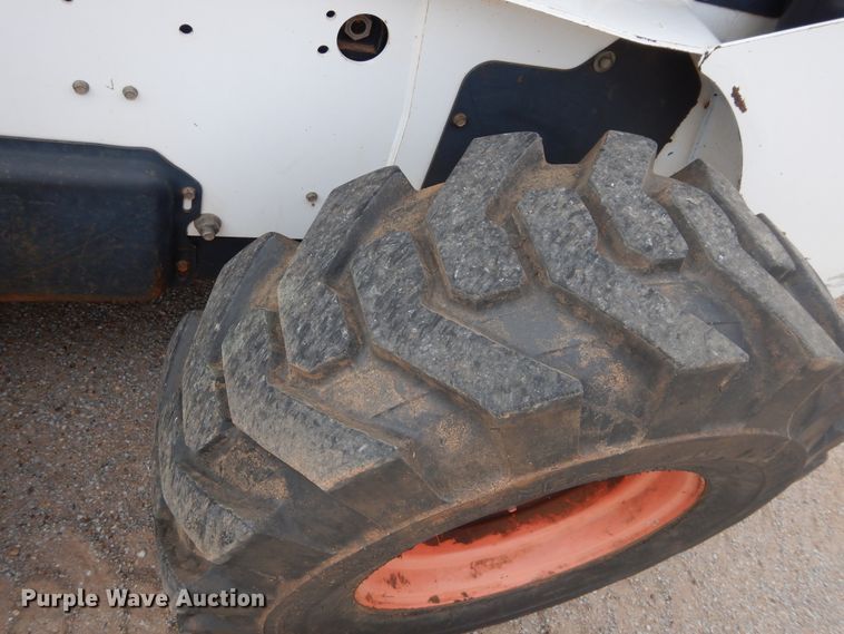 image for item GK9183 2007 Bobcat S330  skid steer loader